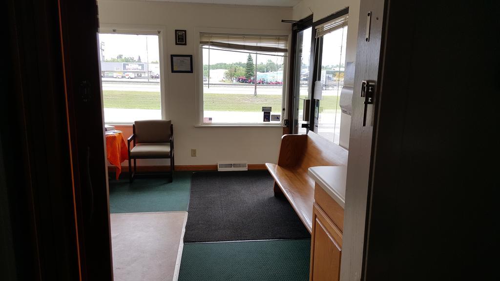Budget Host Inn Detroit Lakes Buitenkant foto