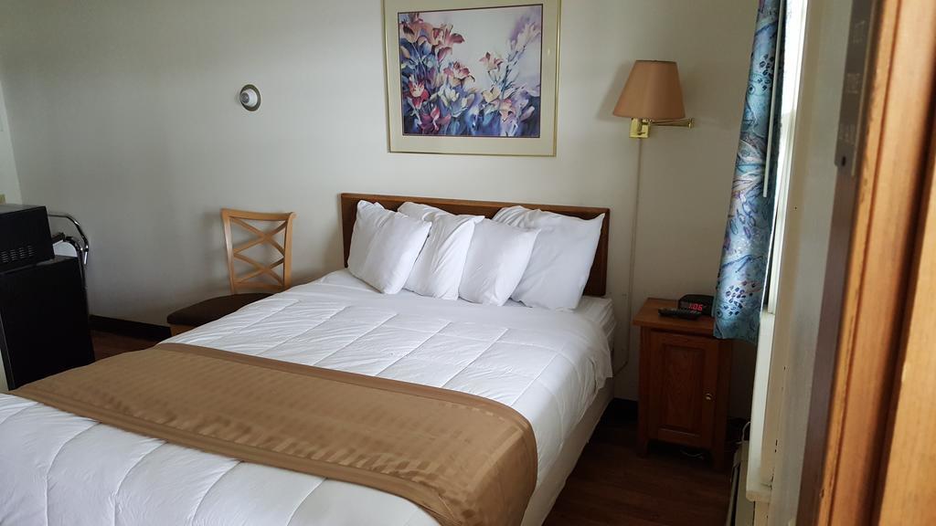 Budget Host Inn Detroit Lakes Buitenkant foto