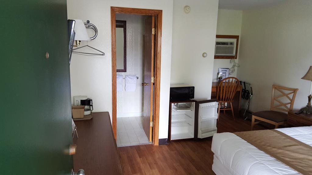 Budget Host Inn Detroit Lakes Buitenkant foto