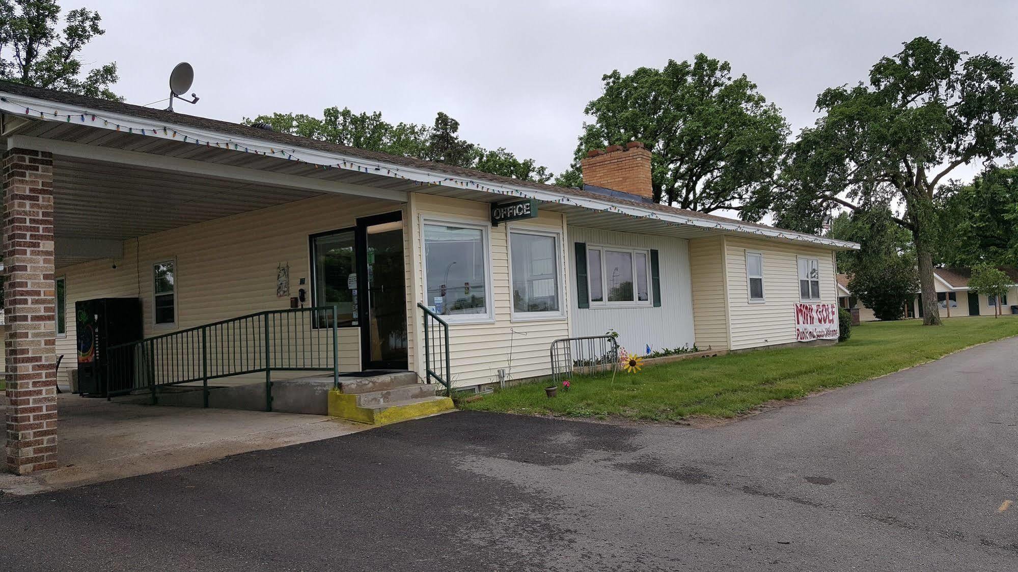 Budget Host Inn Detroit Lakes Buitenkant foto