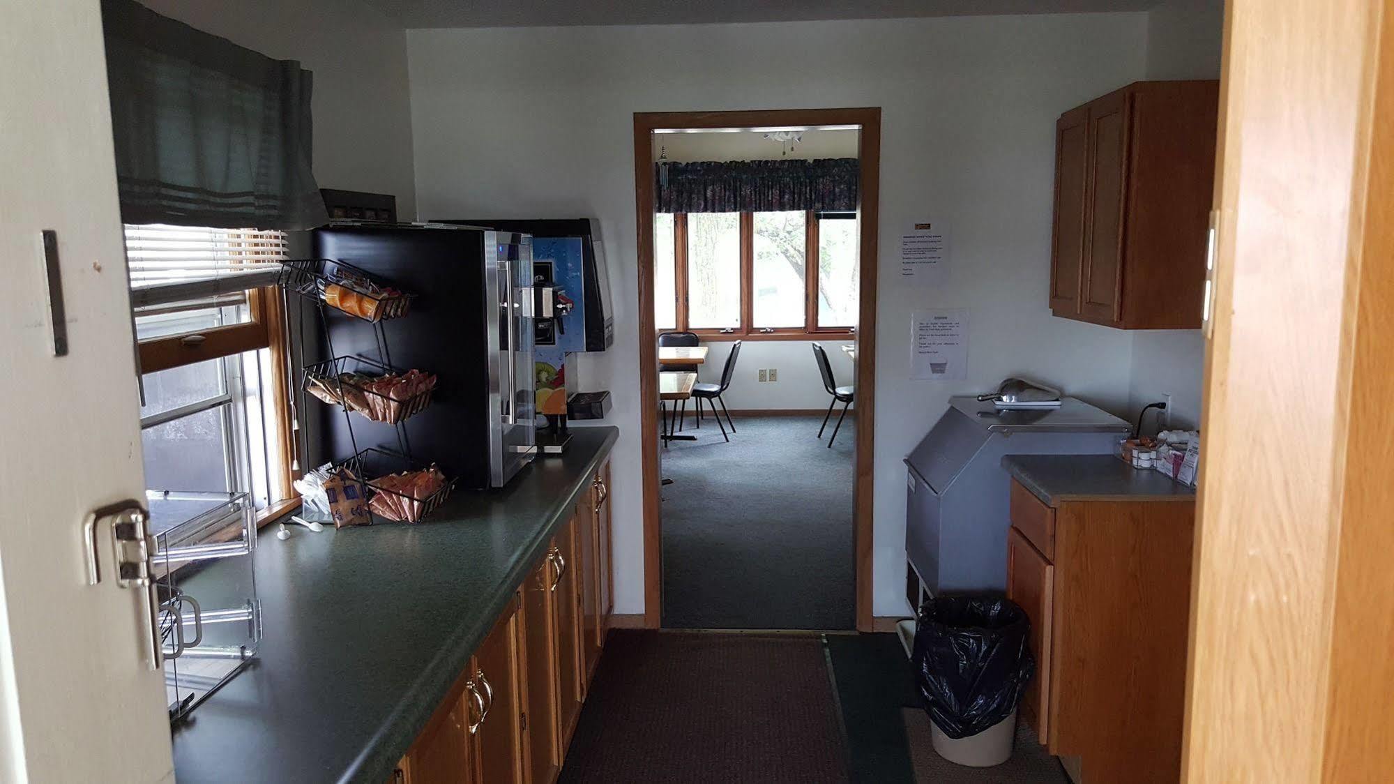 Budget Host Inn Detroit Lakes Buitenkant foto